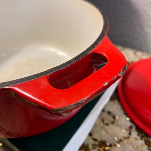 Vintage Cook's Essentials Red Enamelled Cast Iron 2.5QT Covered Pot - Picture 8 of 9